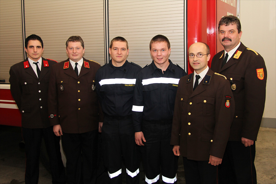 Kommando und neue Feuerwehrmitglieder 2012